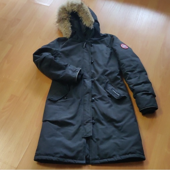 Canada Goose Youth Brittania Parka. Youth XL (18) . Fits like an XS woman - Picture 3 of 15